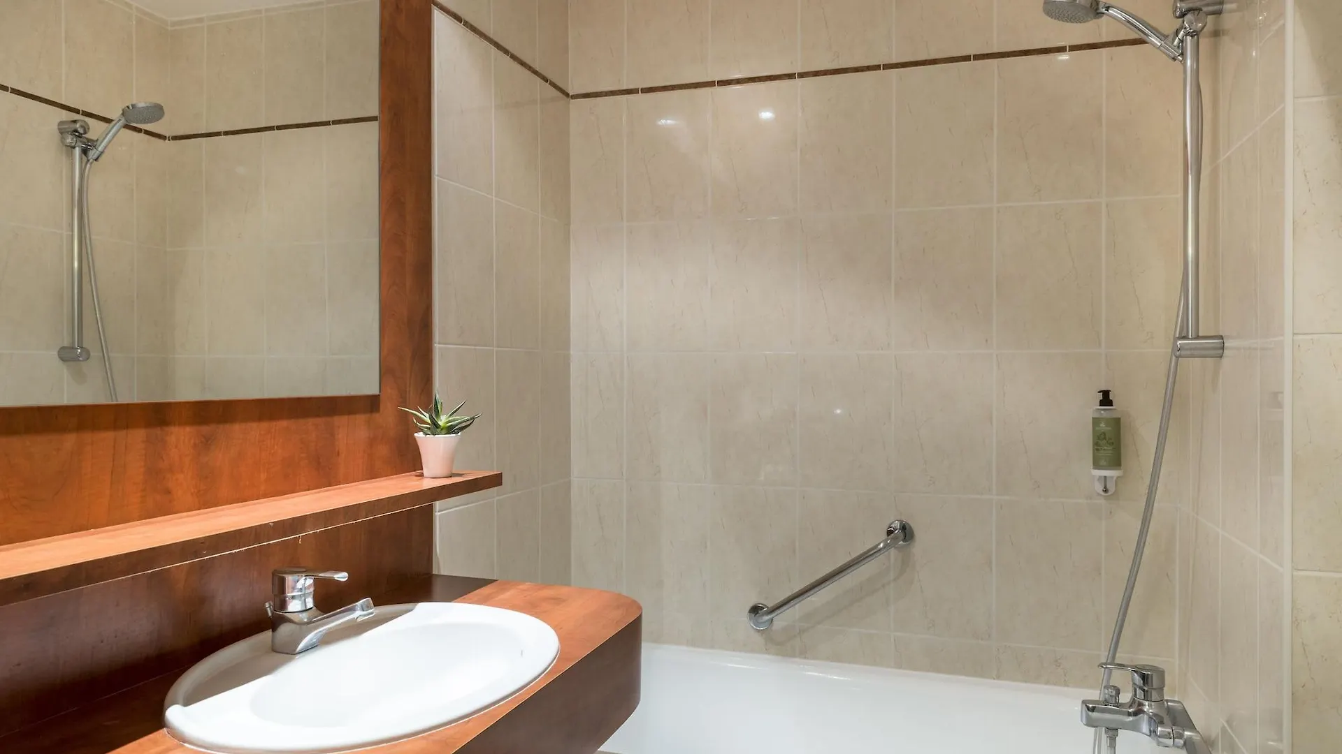 Le Beaugency Otel Paris